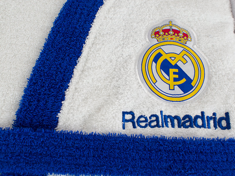 Albornoz infantil con escudo bordado Real Madrid · Real Madrid C.F. · El  Corte Inglés